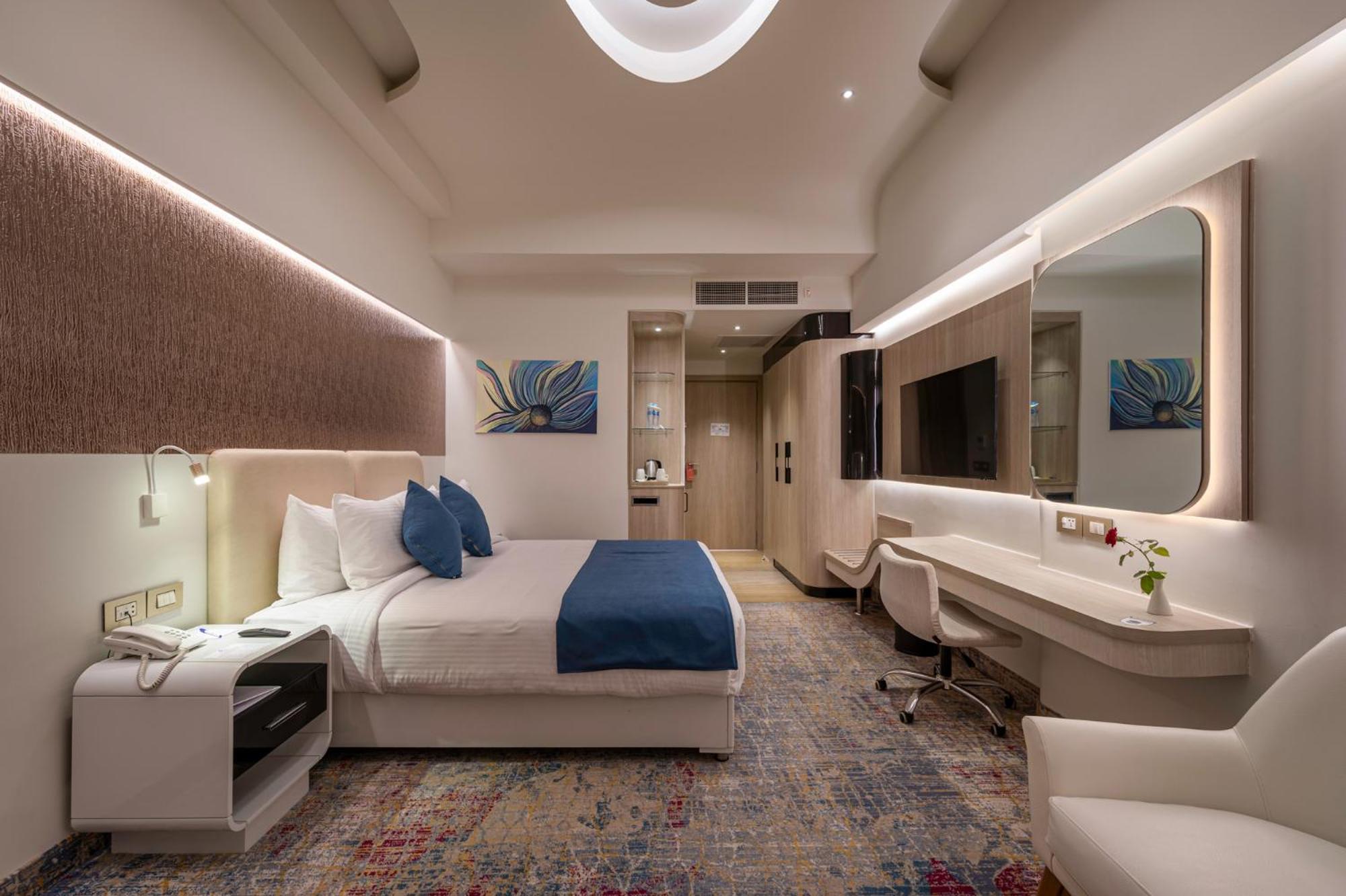 Mirage Hotel & Conference Center Alexandria Exterior photo Deluxe Room